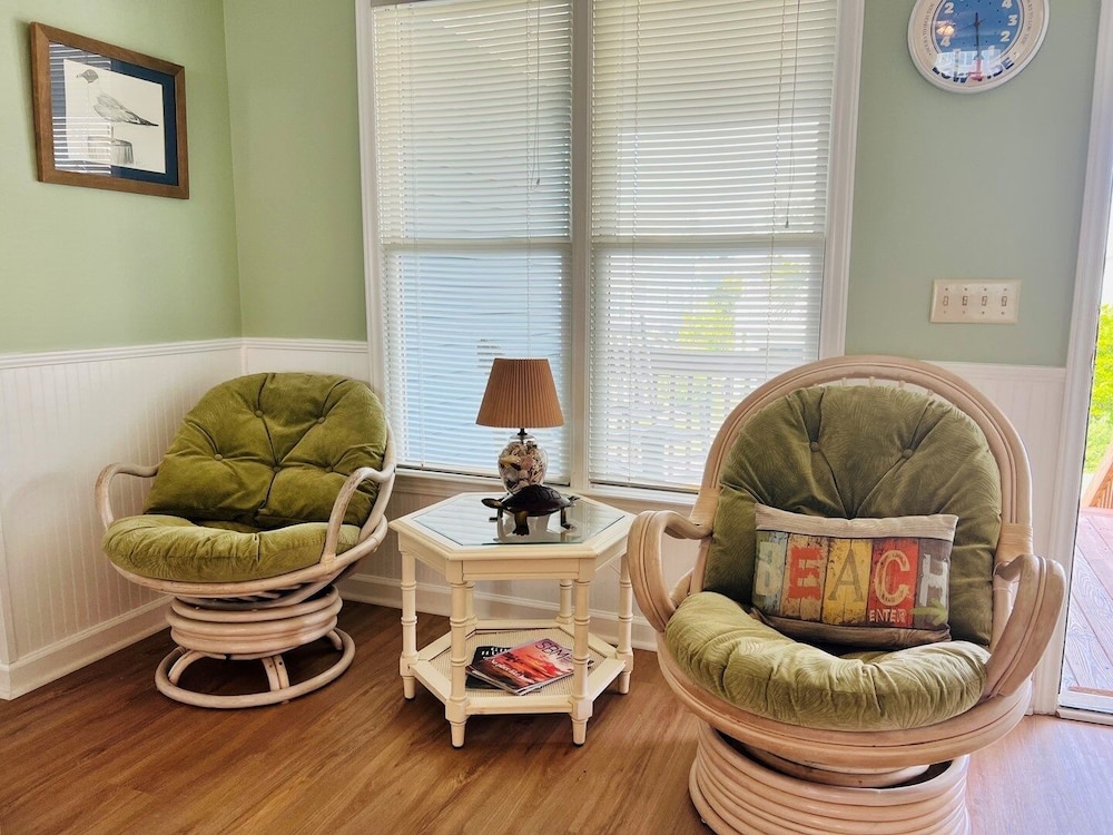 Tradewinds 4 Bedroom Home by RedAwning