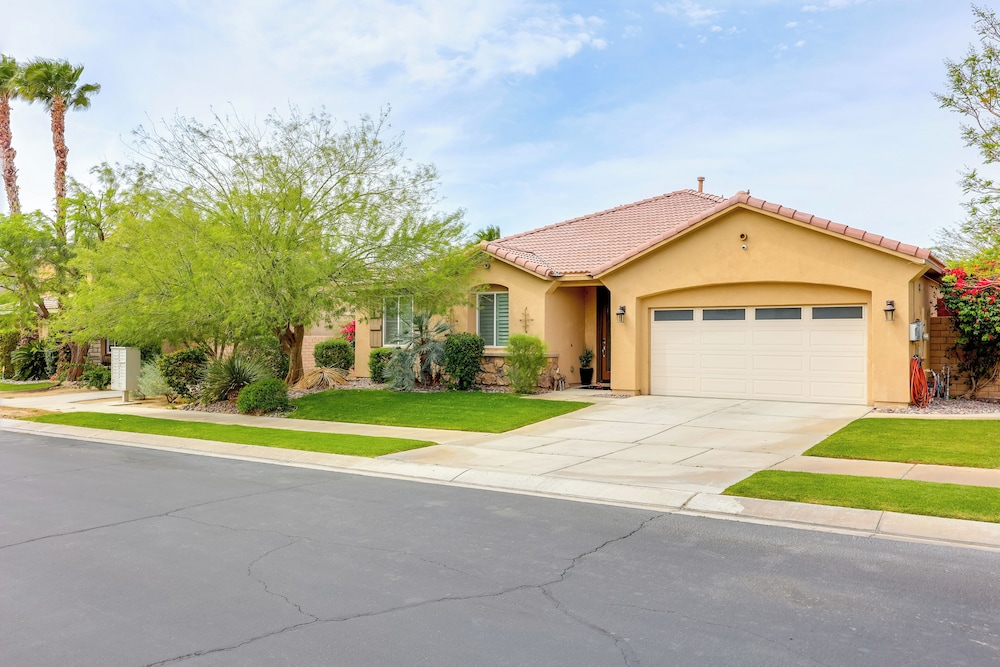 Gazebo + Putting Green: Serene Indio Getaway