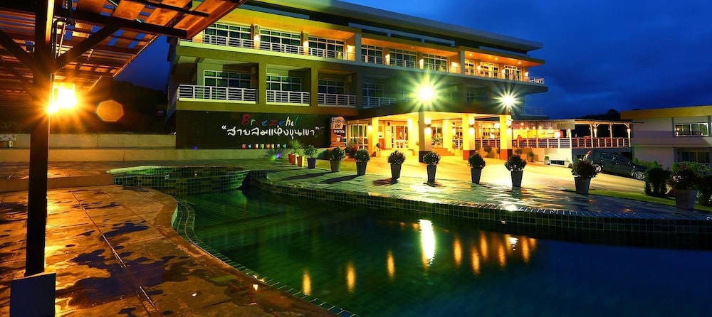 Breeze Hill Hotel