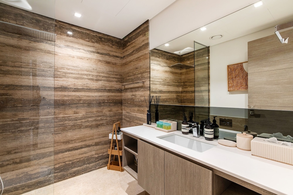 New cozy 1BR in Business Bay