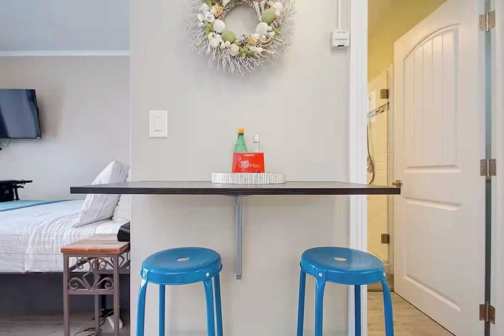 Steps to Newport Harbor, Balboa Fun Zone + Dock Access Edgewater Studios