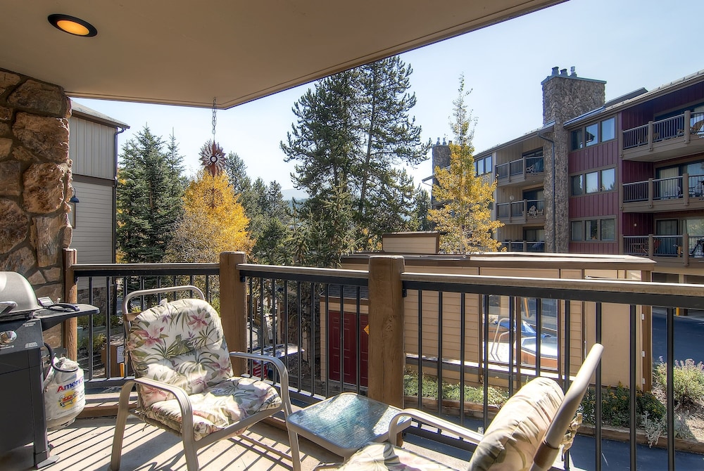 Park Place 102c 2 Bedroom Condo by RedAwning