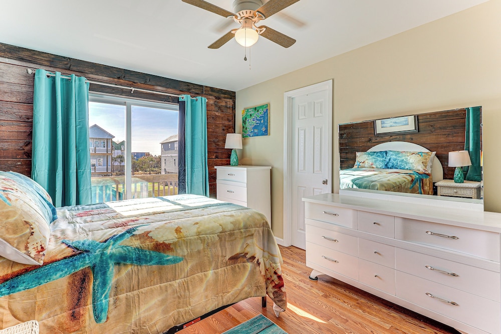 Walk to Beach: Duplex in North Topsail Beach!