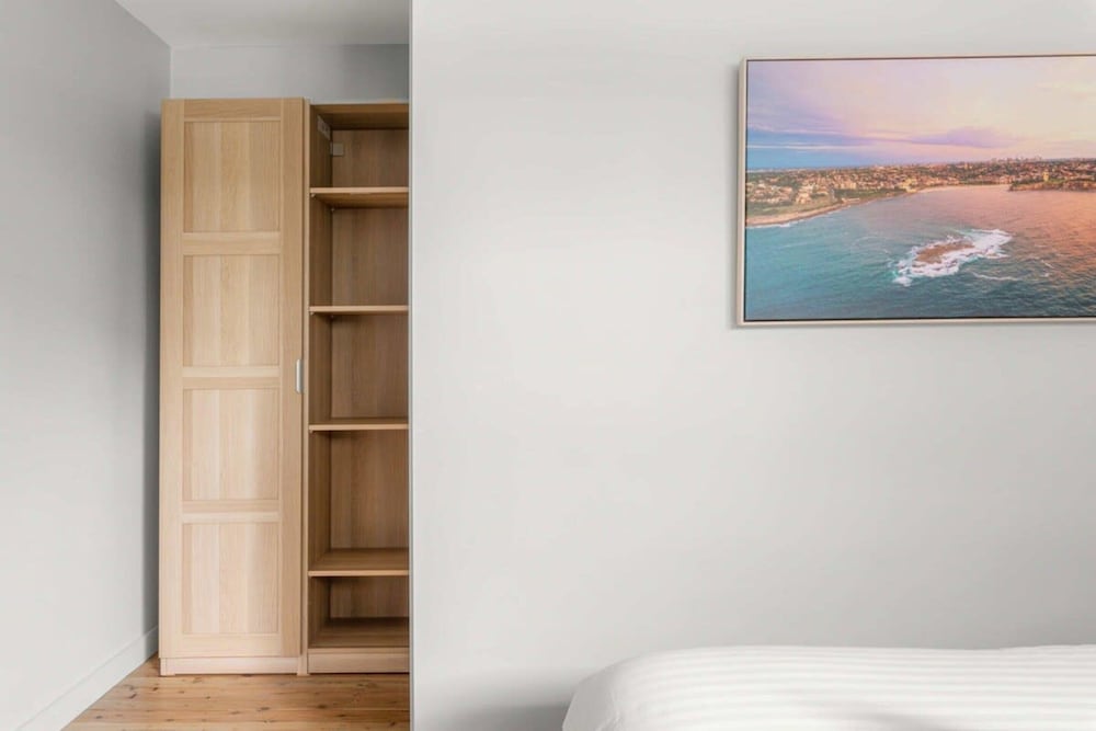 Modern 1-bed Pad Minutes Away From Beach