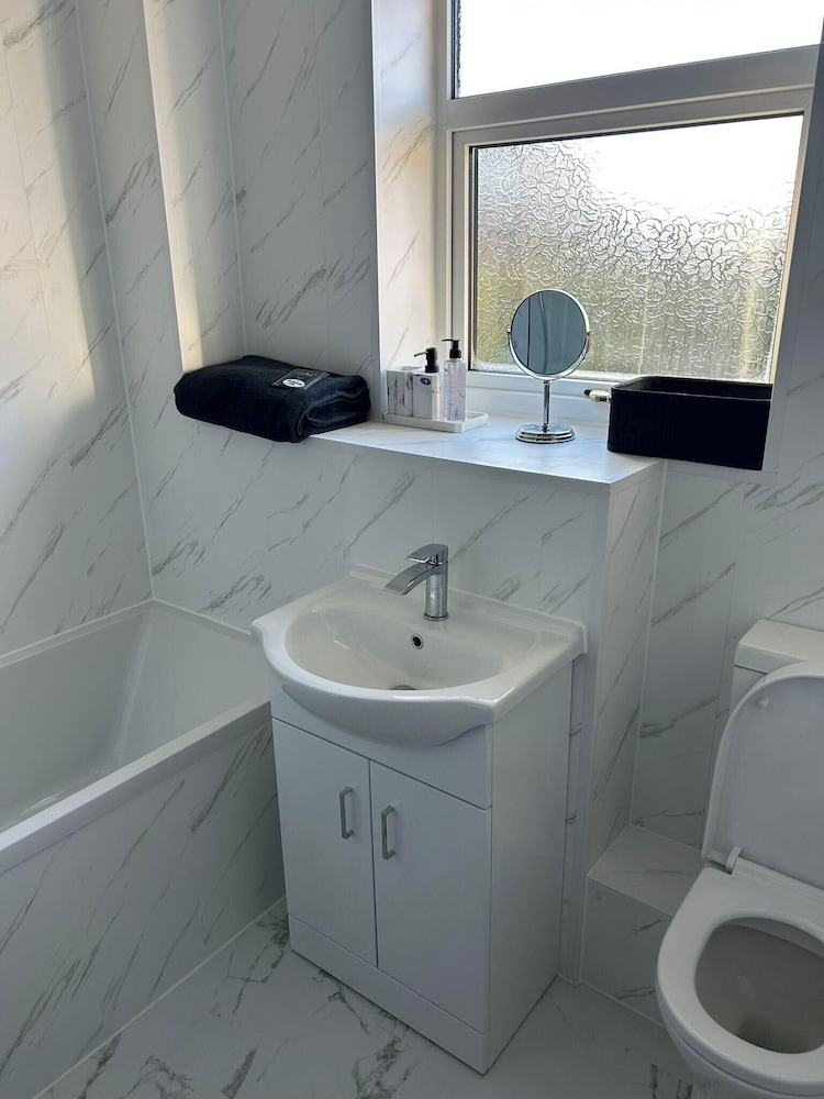 Peak District - 2 Beds - Sleeps 4 - Pet Friendly