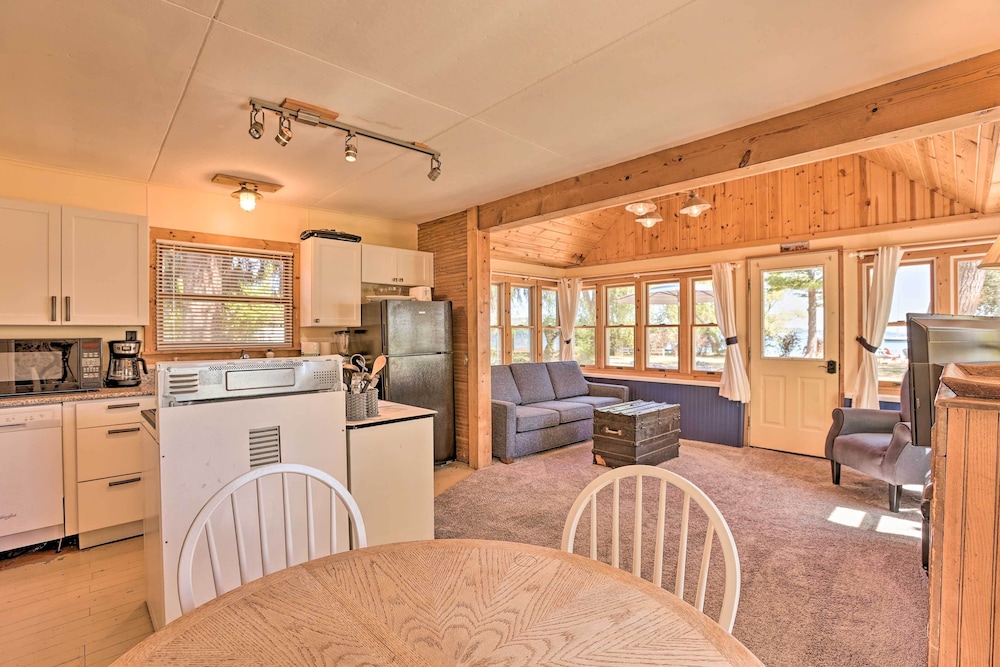 Suttons Bay 'bayview Cottage' w/ Deck & Gas Grill! view 4