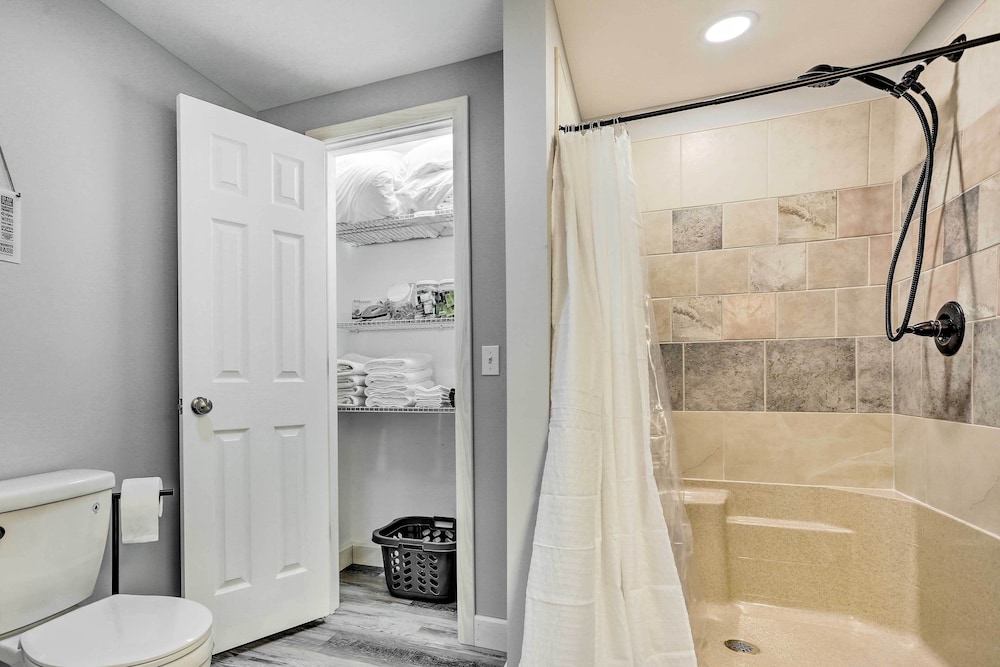 Charming Beacon Apt w/ Fire Pit: Near Hiking! - Property Image 18