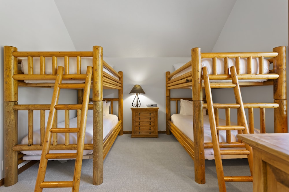 Deer Lake Village at Deer Valley Resort - Four Bedroom Condo with Hot Tub #2478 4 Condo