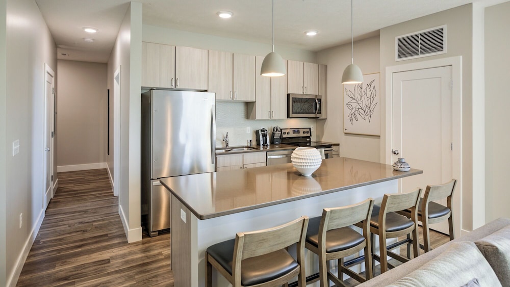 Landing Amazing 1bd, Clubhouse, Gym