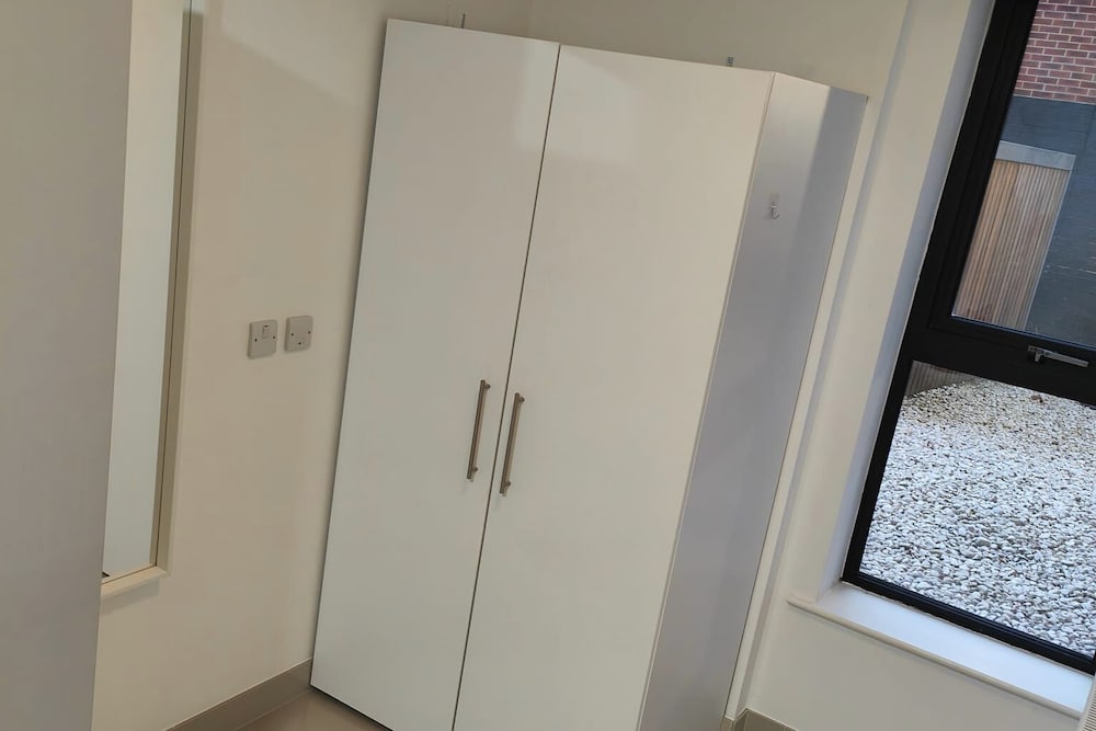 Leeds 3 Bed En-suites Apartment Retreat- Sleeps 9