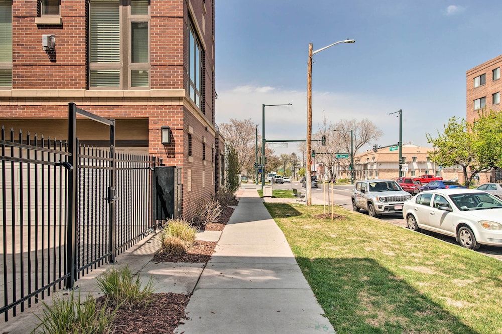 Denver Vacations - Denver Abode w/ Rooftop Deck  City Views - Property Image 11