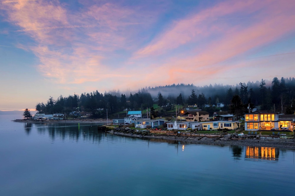 Chic Whidbey Island Waterfront Home w/ Hot Tub, Firepits + Views
