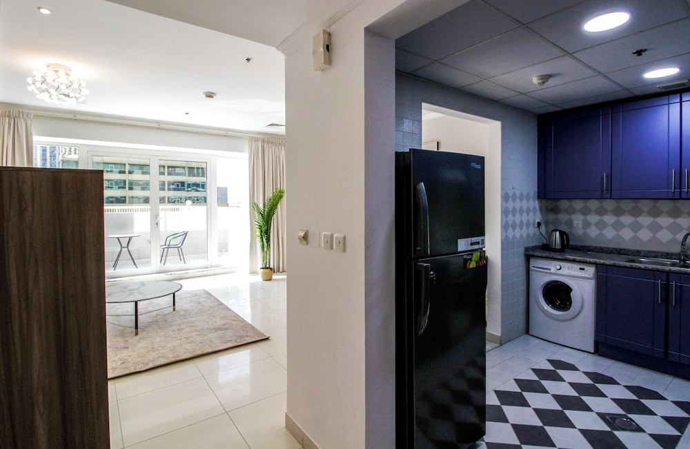 Spacious 1BR with Balcony in JLT