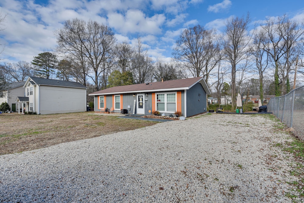 North Carolina Abode w/ Fire Pit, Near Theme Parks view 3