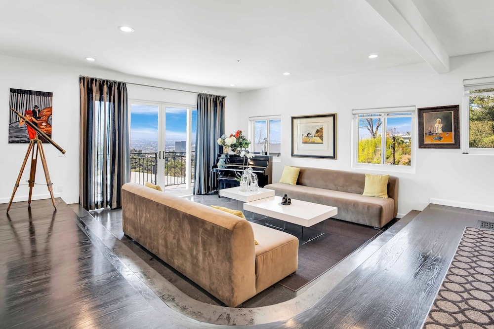 Pacific View by Avantstay Original Artist's Home