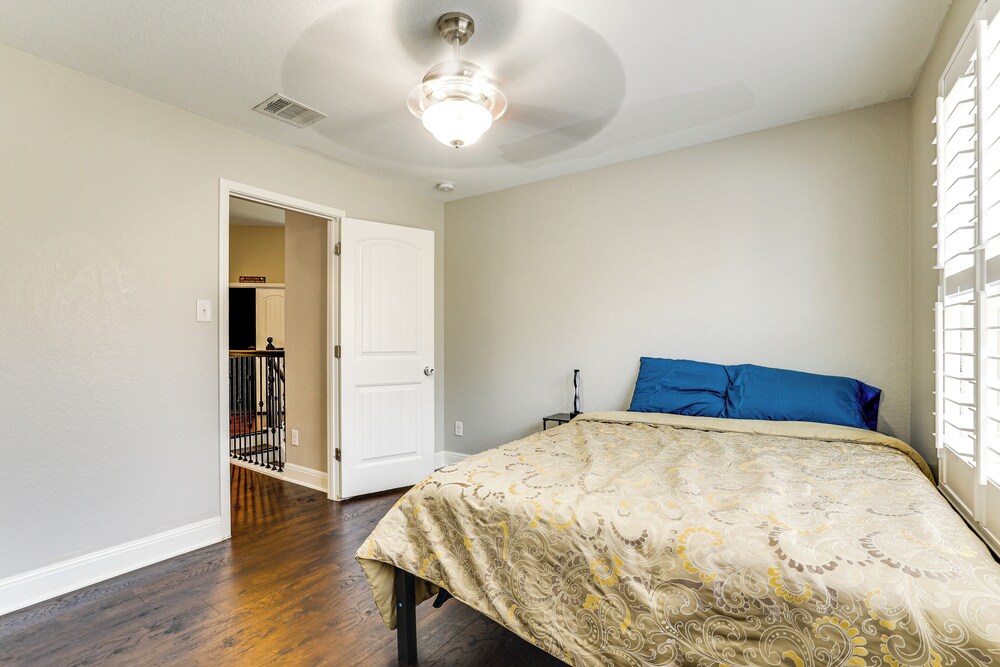 Group Getaway w/ Pool Access in San Antonio!