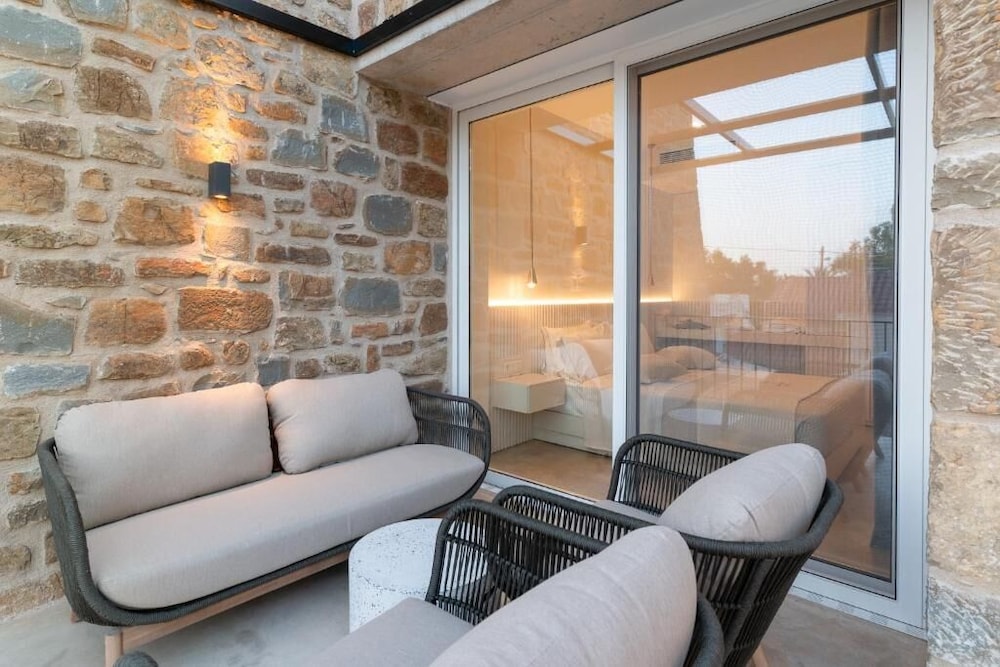 Gialova Hills 8