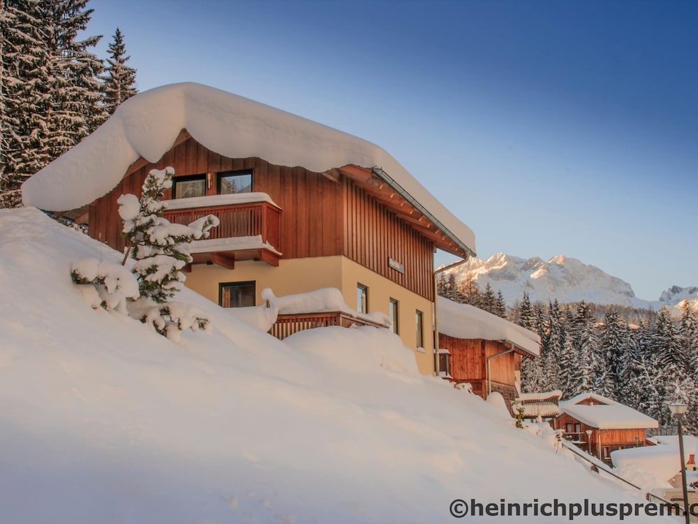 Chalet in Annaberg-lungotz With a Community Pool