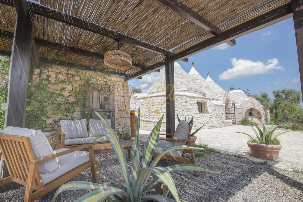 TD Trulli Amabilia Design Luxury Trulli w Pool photo 2