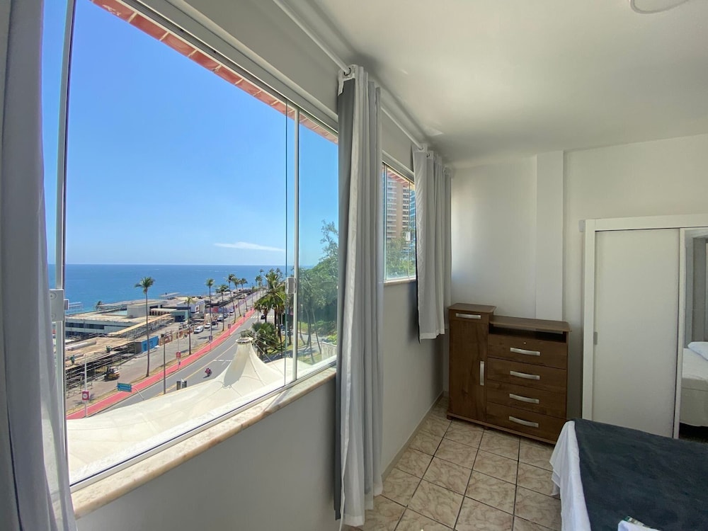 3-bedroom Apt and Ocean View Edi0302