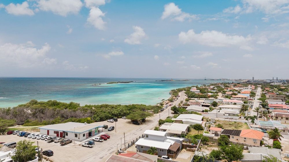 Mangel Halto Aruba one Minute Walk to Beach Apt1