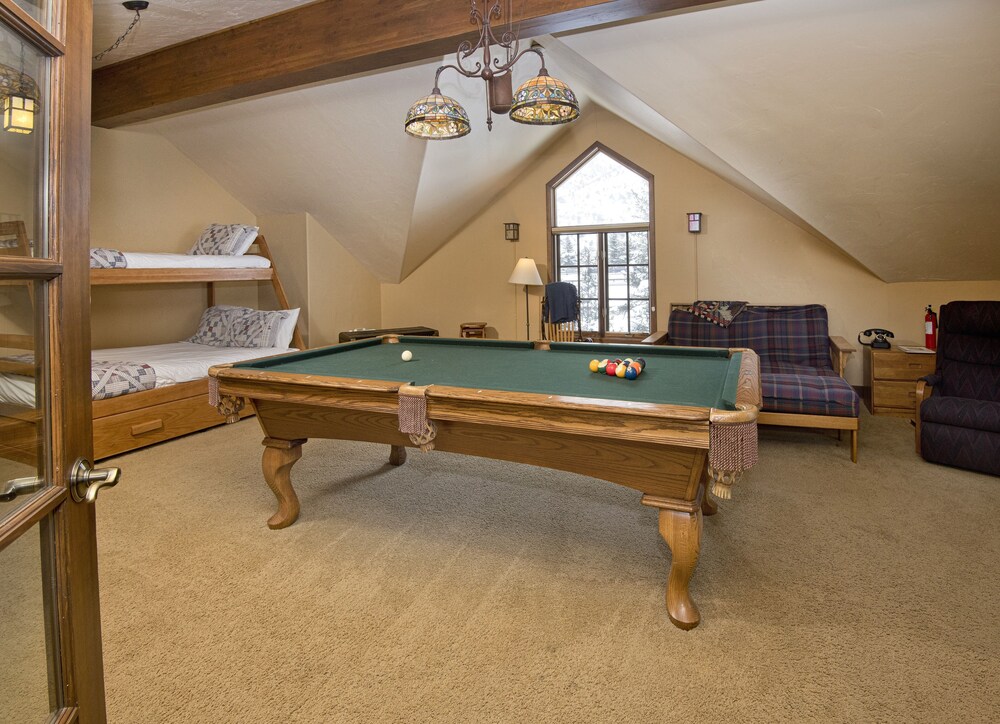Alpine Creek #6 4 Bedroom Home by RedAwning