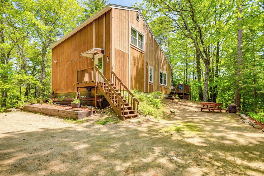 New Hampshire Vacation Rental - Walk to Beach! view 3