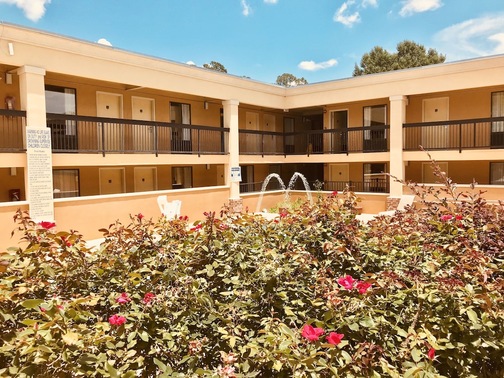 Statesboro Vacations - Quality Inn  Suites Conference Center Statesboro Historic District - Property Image 46