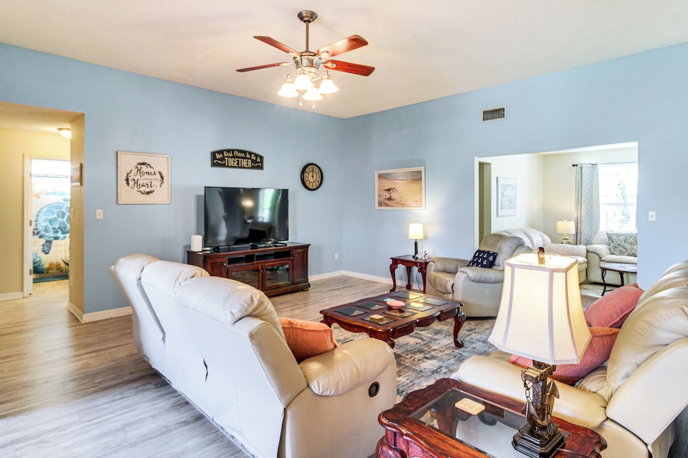 Outdoor Oasis: Group Getaway in Pensacola!