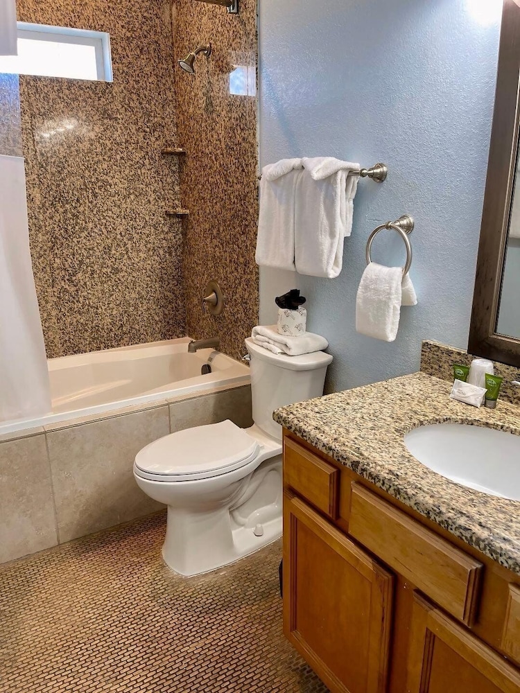 Beachgate Condo Suites And Hotel 321+322 4 Bedroom Condo