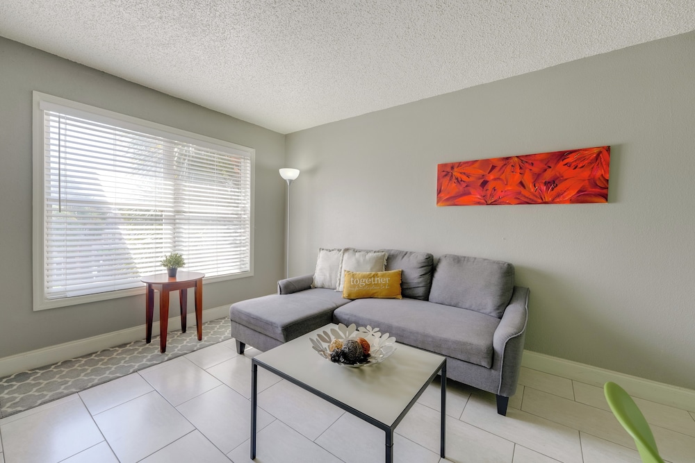 2 Mi to Disney & Old Town: Resort Condo w/ Perks