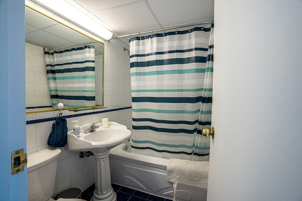 Elegant Studios and Apartments Montreal