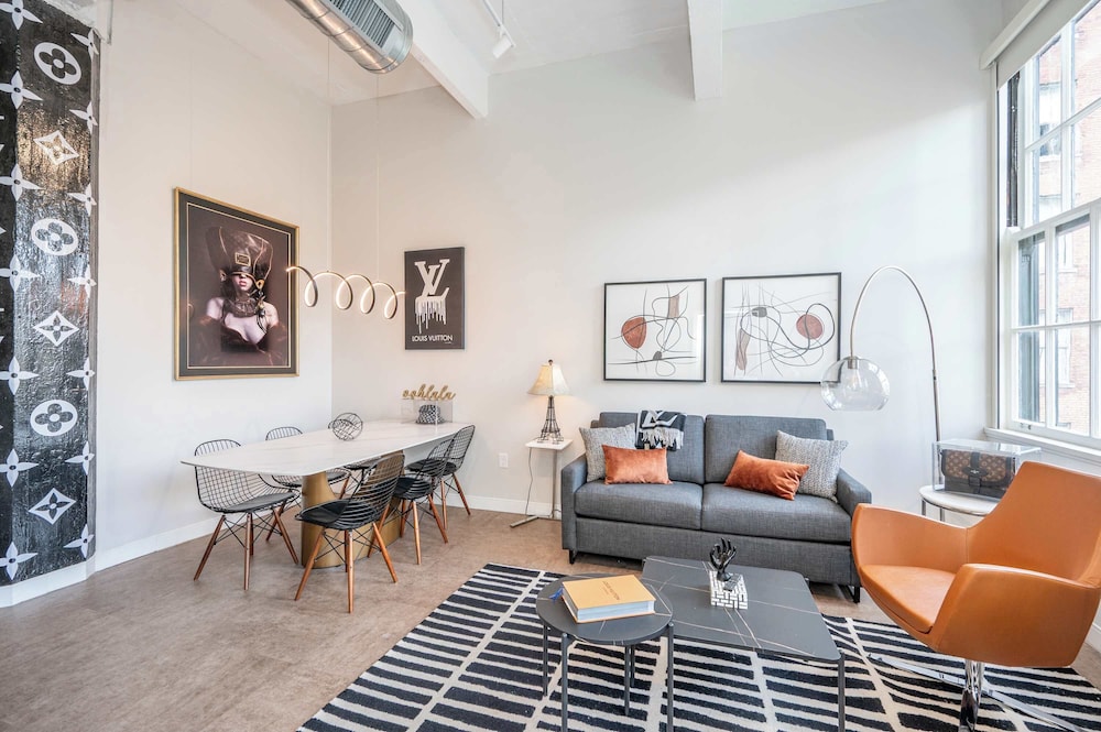 The 333 Suites 301 - Suite for 6
