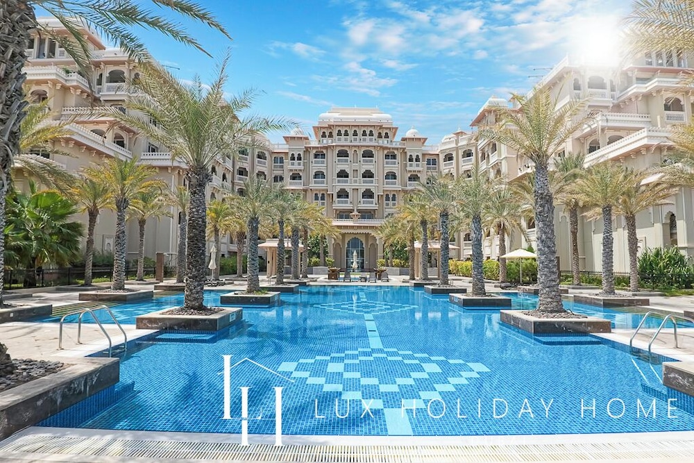 LUX The Grandeur Palm Garden View Suite