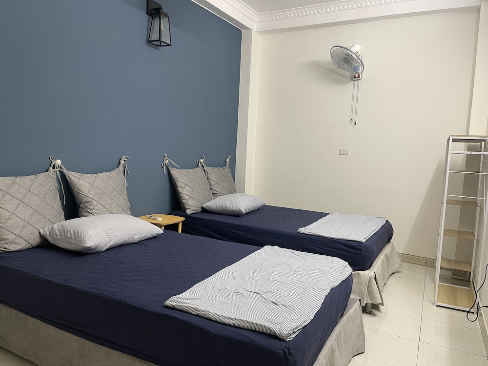 sword lake hostel