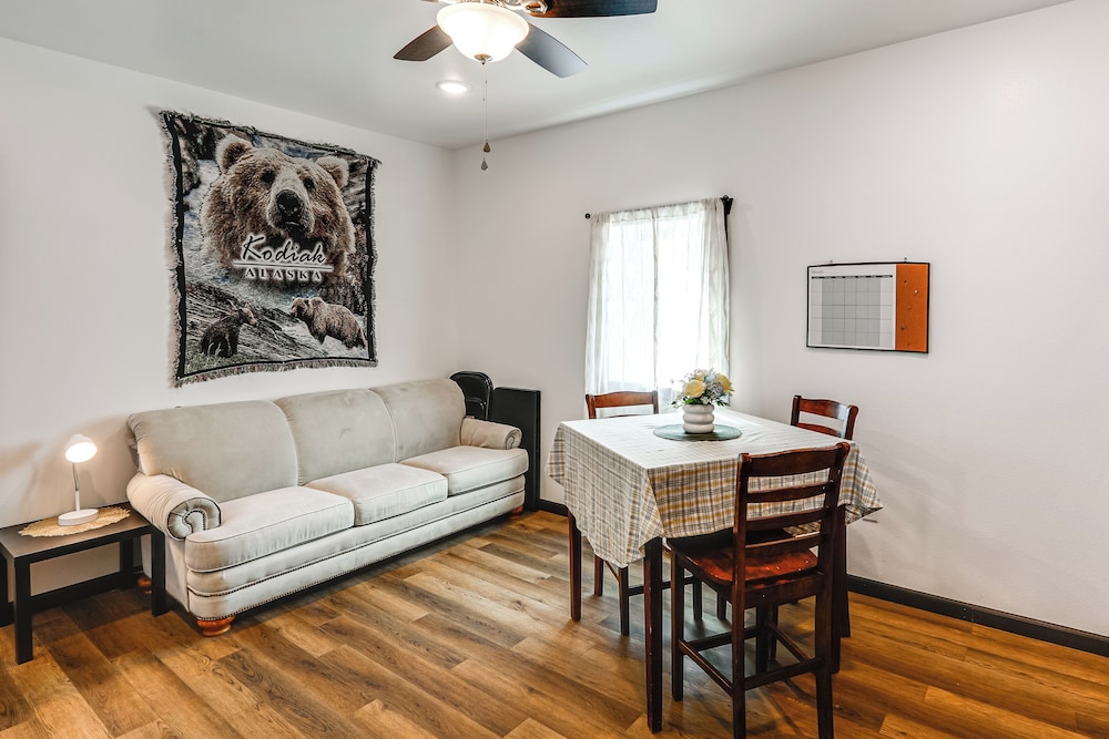 < 2 Mi to Dtwn: Pet-friendly Getaway in Fairbanks
