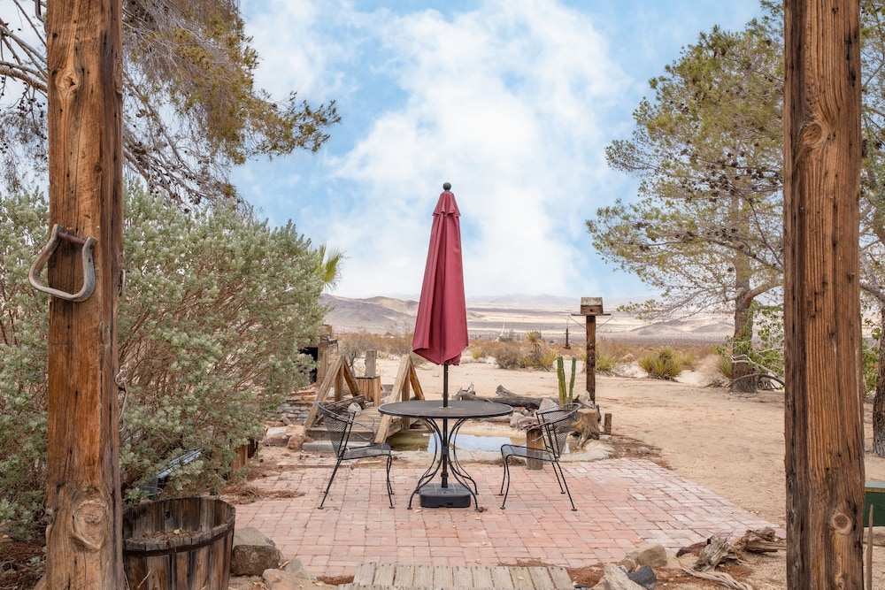 Asteroid by Avantstay Unique Ranch Retreat Just Outside Joshua Tree Permit Vhr22-094