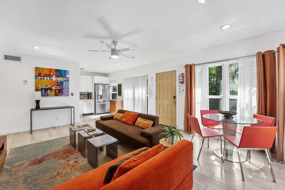 320-1 Las Olas Boulevard