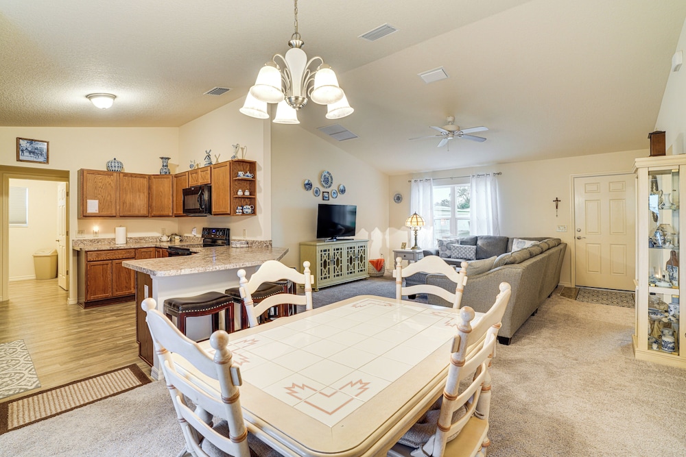1 Mi to Spanish Springs Square: The Villages Home!