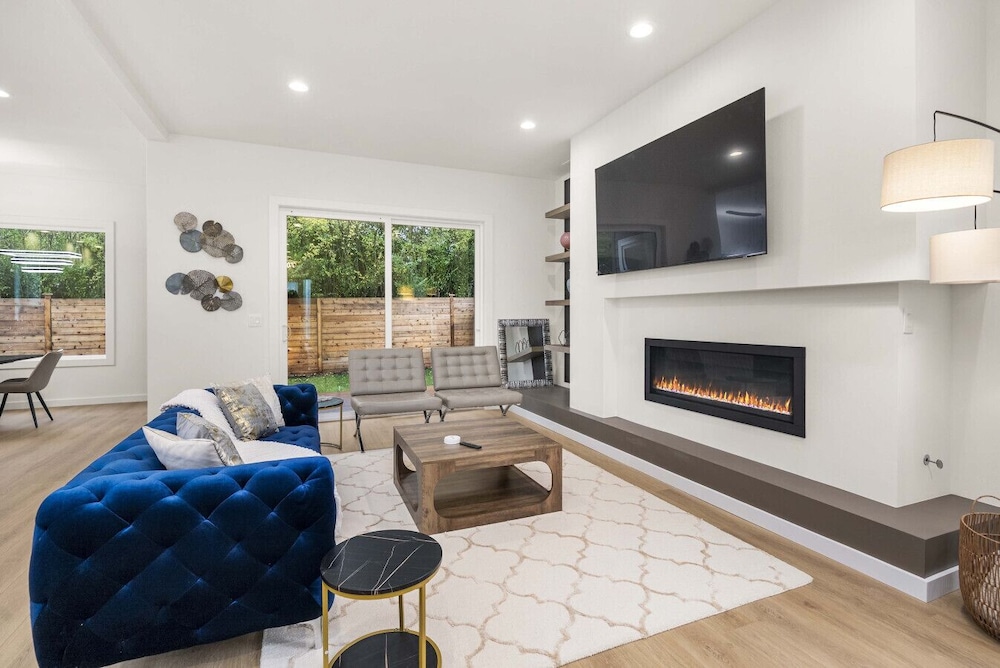 Brand New 5BR Home Fenced Yard Ample Parking