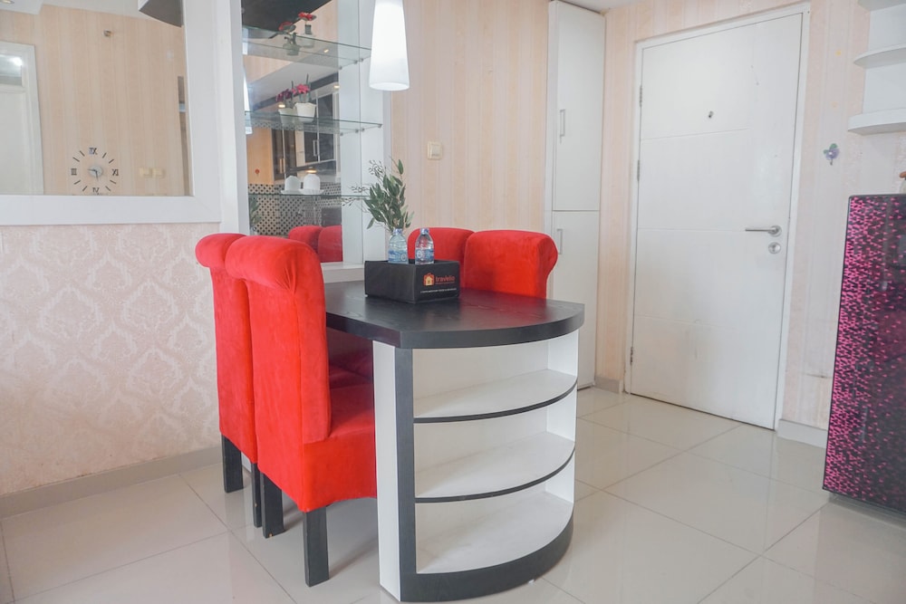Cozy Living And Relaxing 2Br At Bogor Valley Apartment