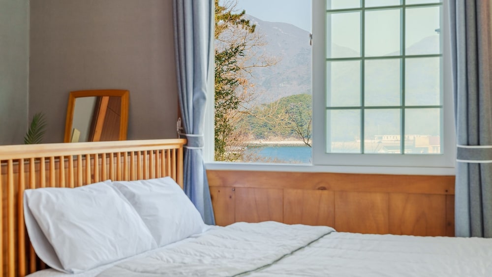 Geoje Come and Stay Pension