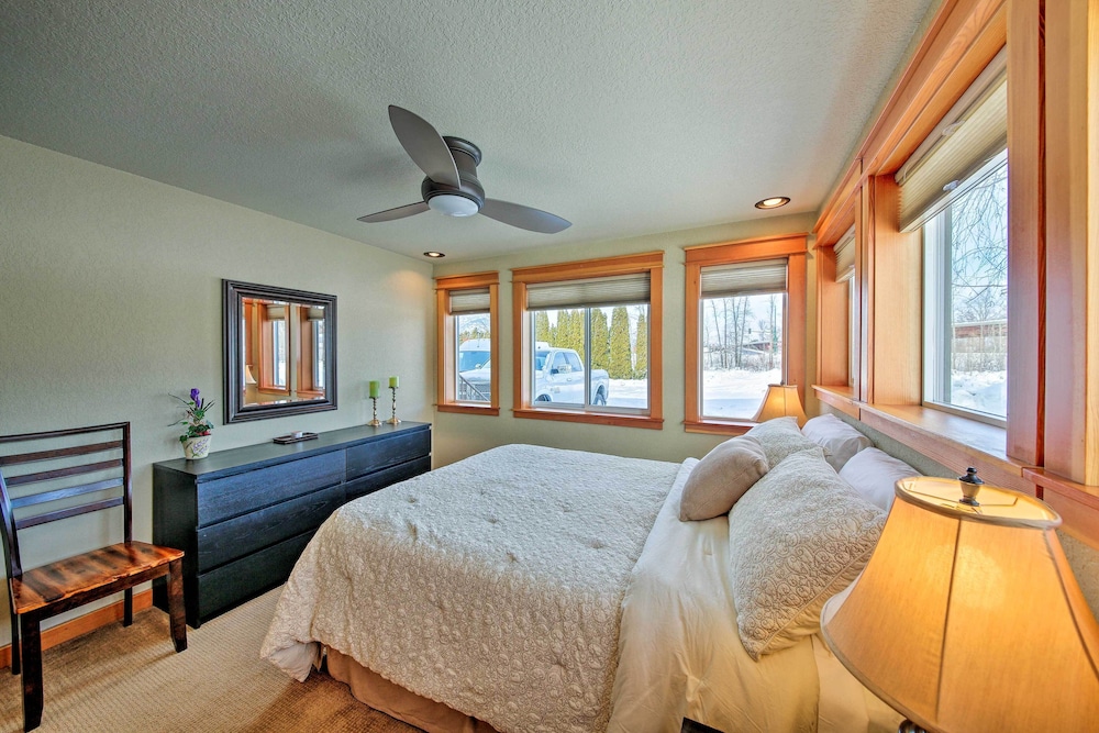 Sandpoint Vacations - Lake Pend Oreille Condo w/ Porch  Mountain View! - Property Image 2