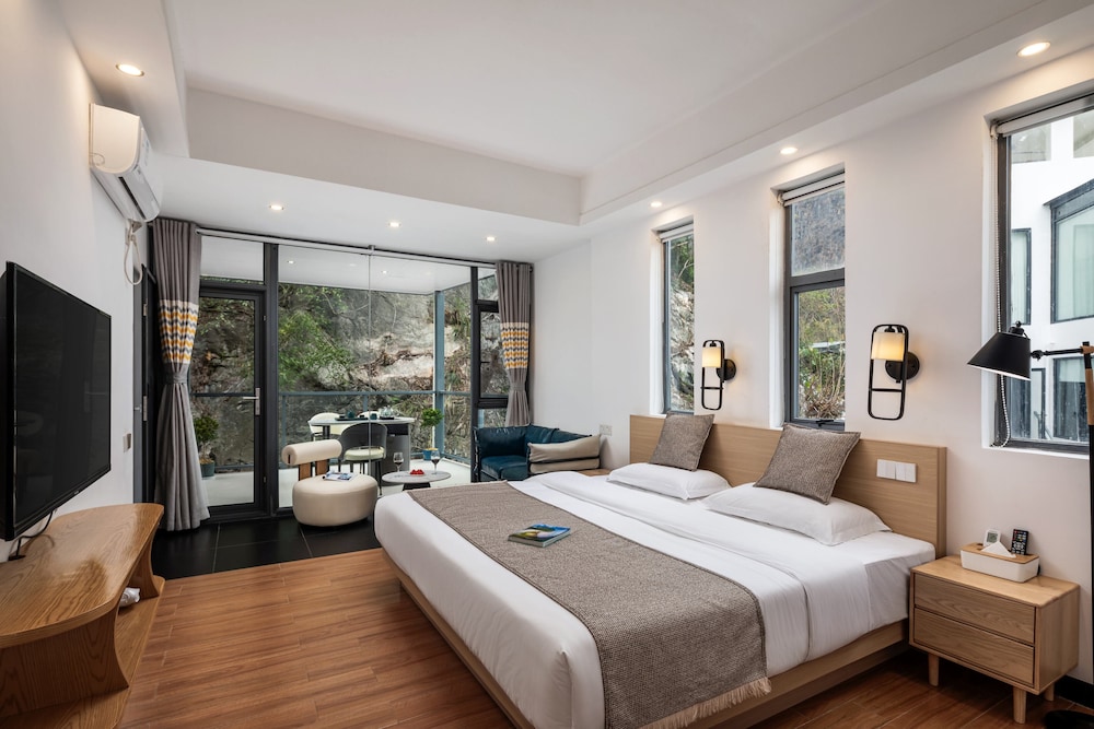 Karst Scenic Hotel