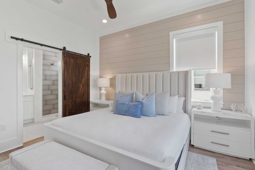 Pool, Hot Tub, Firepit, Walk to Beach Near Gulf Place