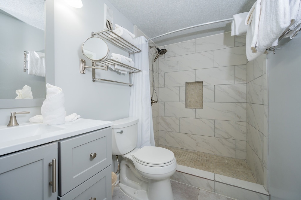Island Winds East 311 3 Bedroom Condo