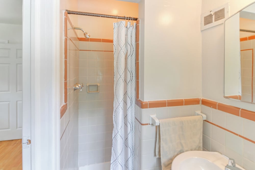 6 Mi to Uptown: Pet-friendly Home in Charlotte