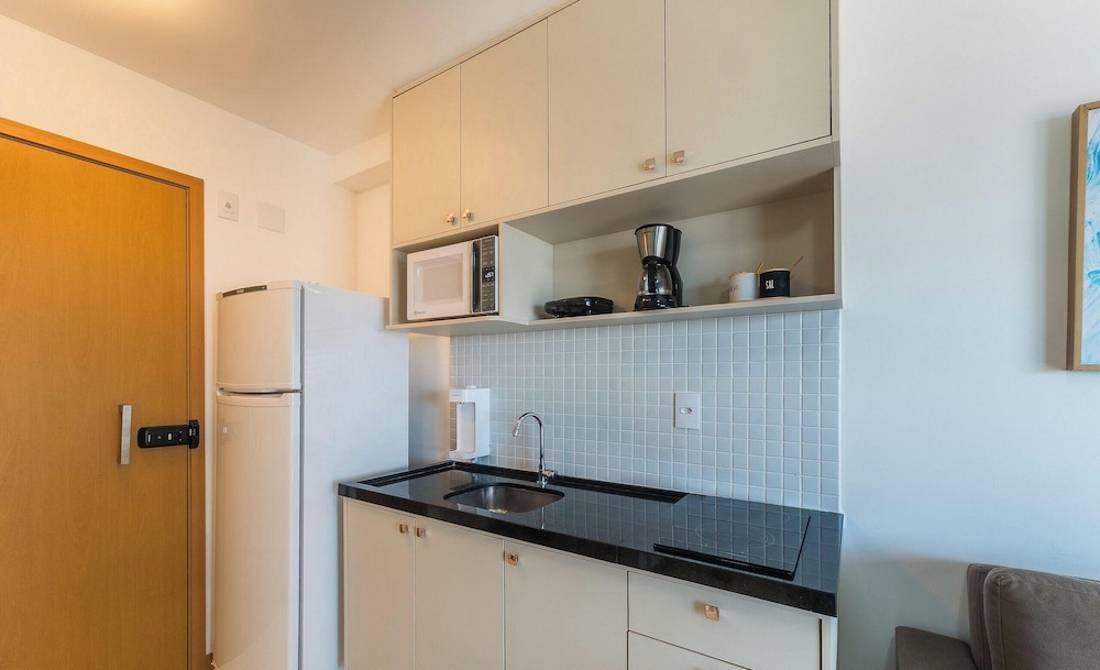 Apts 120 m From Barra Beach With Pool and gym in the Building - Esbs