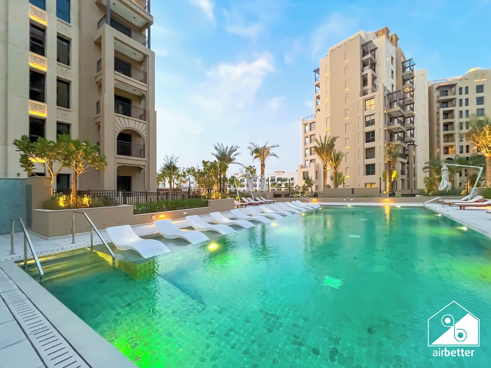 Luxury & Comfort 1B at Al Jadeel 2 Jumeirah Living
