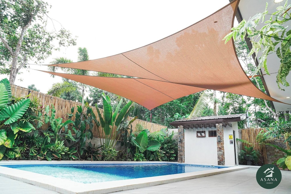 Modern Tropical 2BR Villa & Pool Retreat in Amadeo